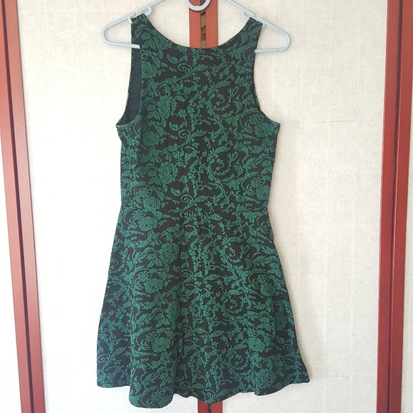 Dress - Picture 2 of 4